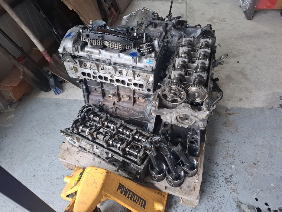 Chiuloasa .bloc motor mercedes  motor 2.2 cdi