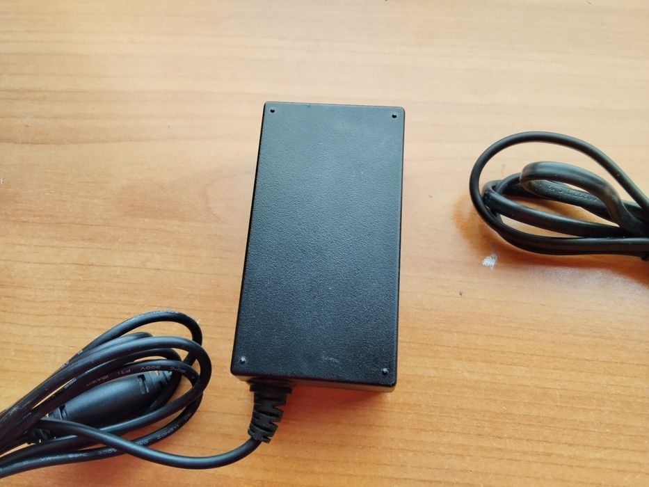 много ценно и оригинално захранване за монитори на Самсунг 14 волта