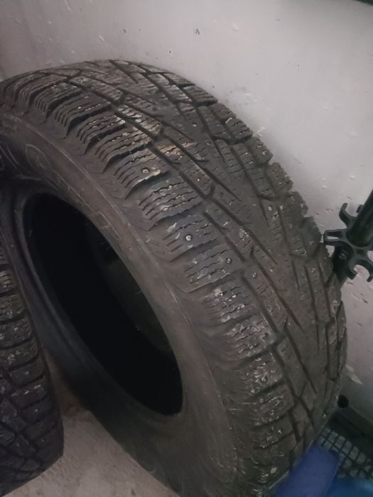 Продам зимние шипованные шины