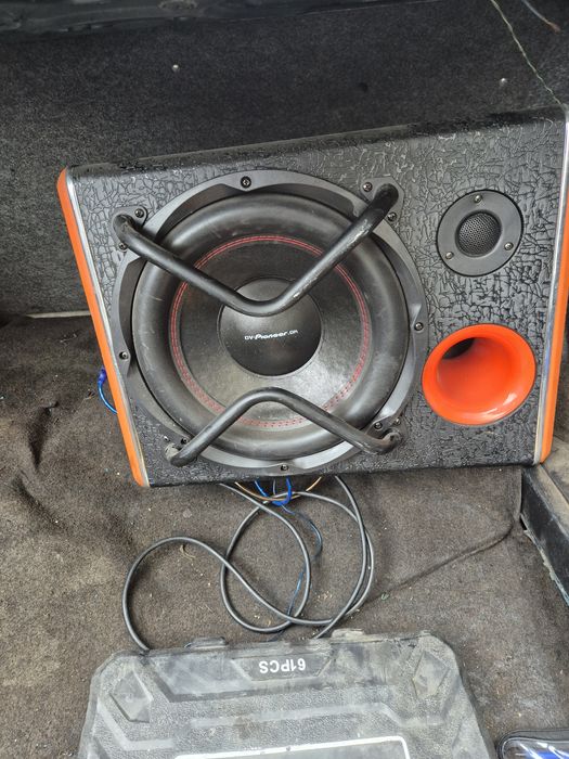 Продам сабуфер почти новый