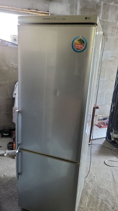 Продам холодильник
