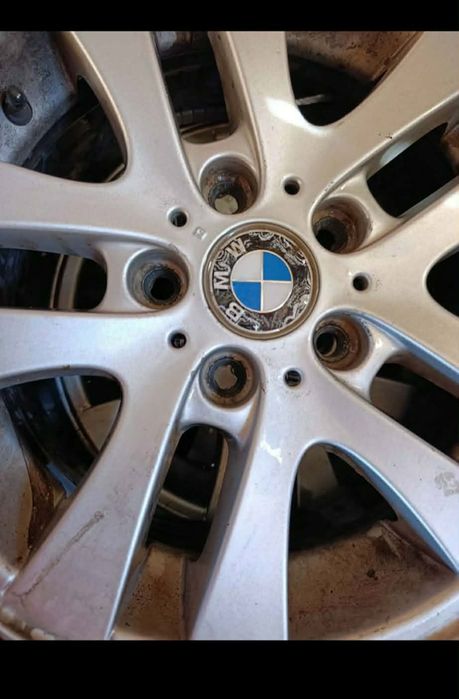 Vând jante și cauciucuri BMW originale