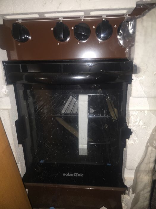 Vand aragaz nou. 700. Negociabil