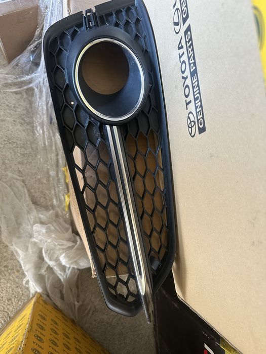 Audi A8 D4 11-13год долни Решетки за предна броня