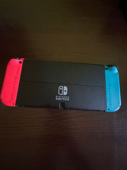 Продавам Nintendo Switch OLED