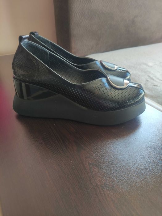 Елегантни дамски обувки