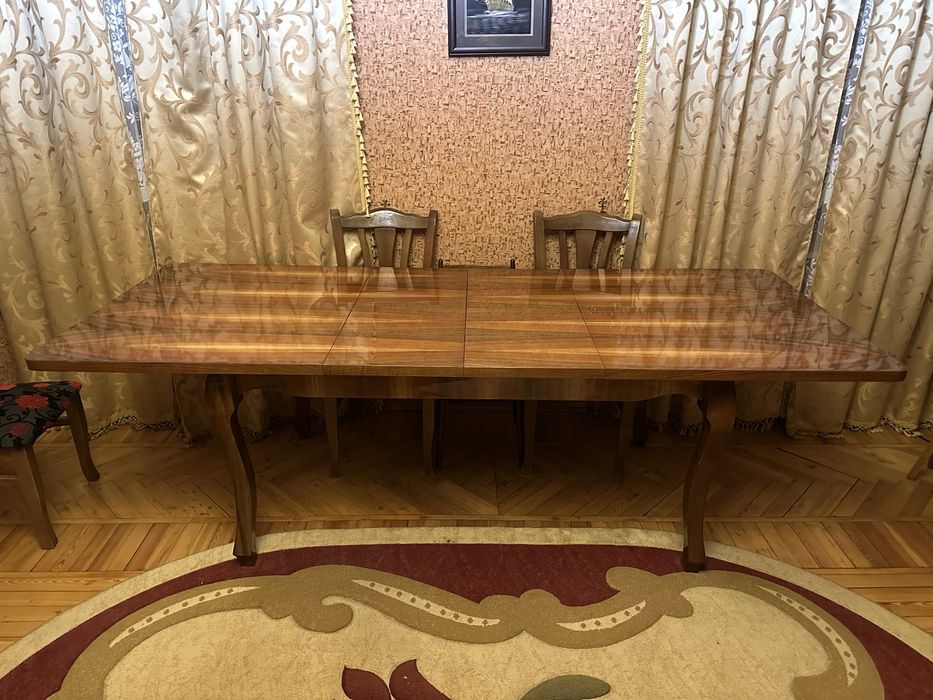 Деревянный стол (орех)