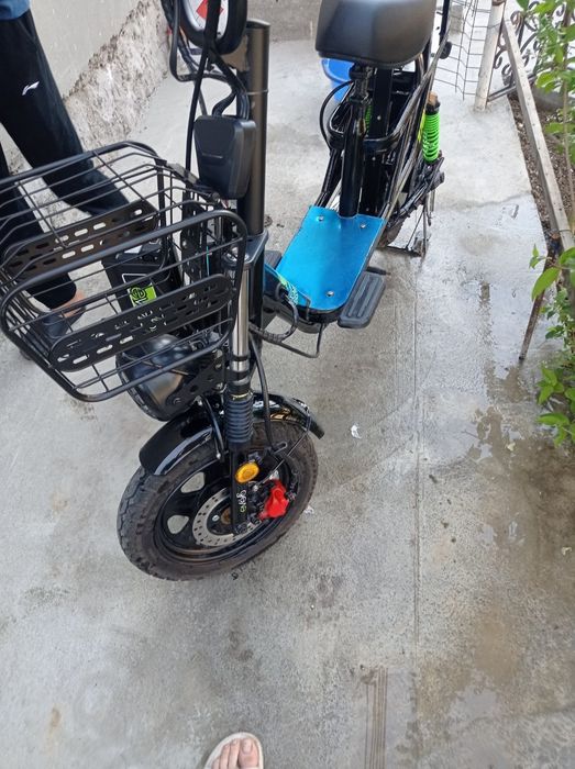 Skuter elektron yengi