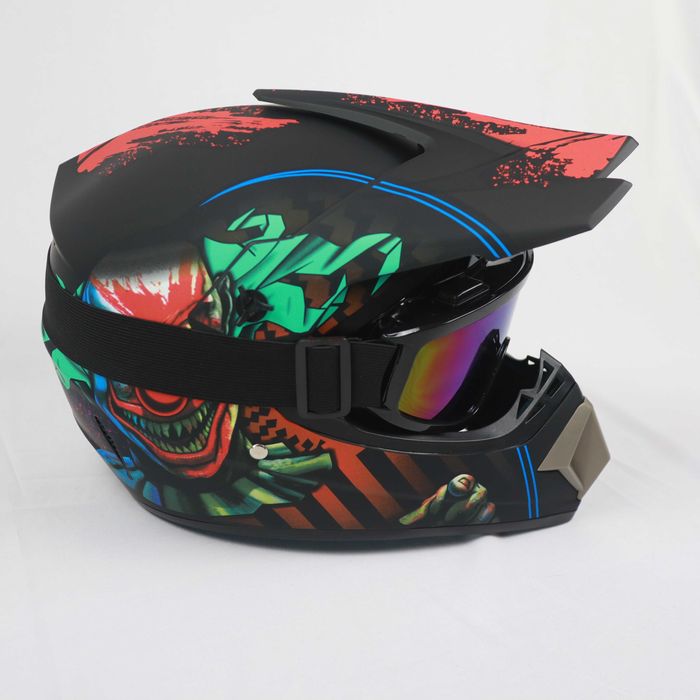 Каска подходяща за мотокрос , планински велосипед , ел. тротинетка