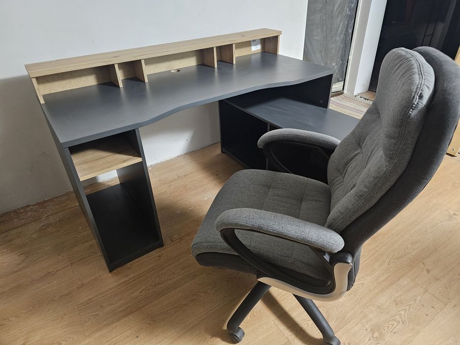 Birou Momax stare perfectă ca nou