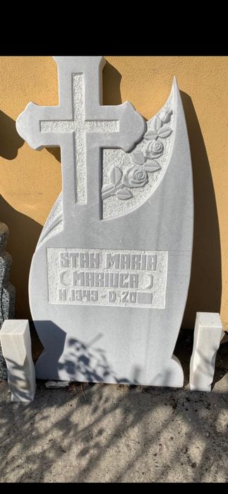 Monumente preț producători