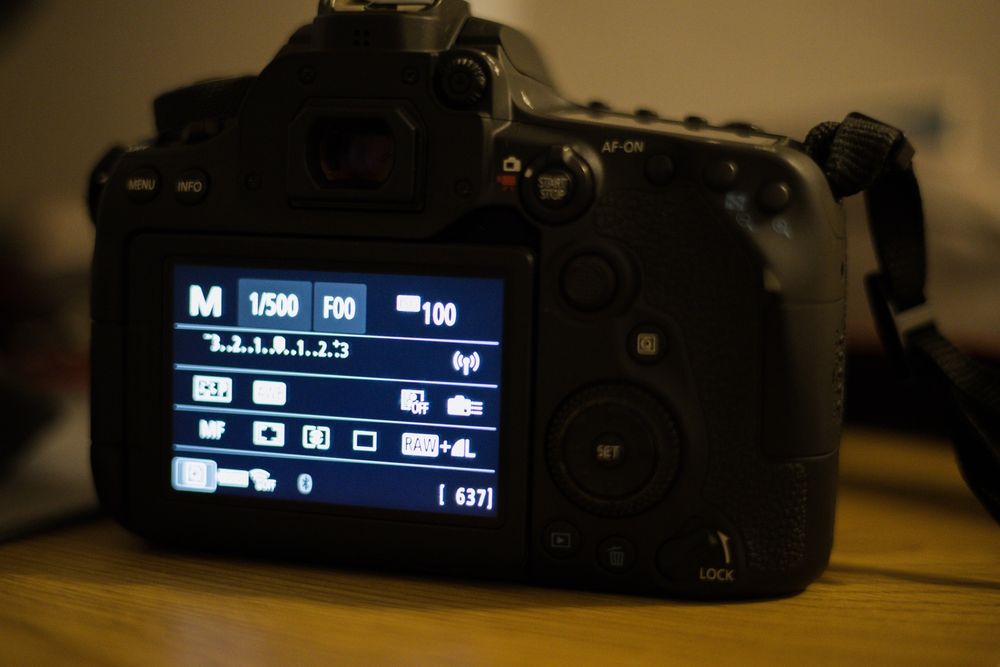 Canon EOS 90D с 3 обектива и 3 филтъра