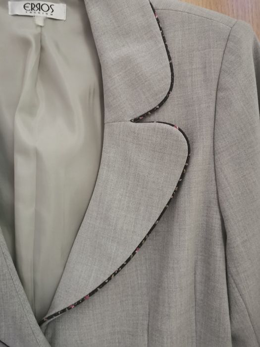 Costum dama cu pantaloni office, culoare gri deschis, marimea 40.