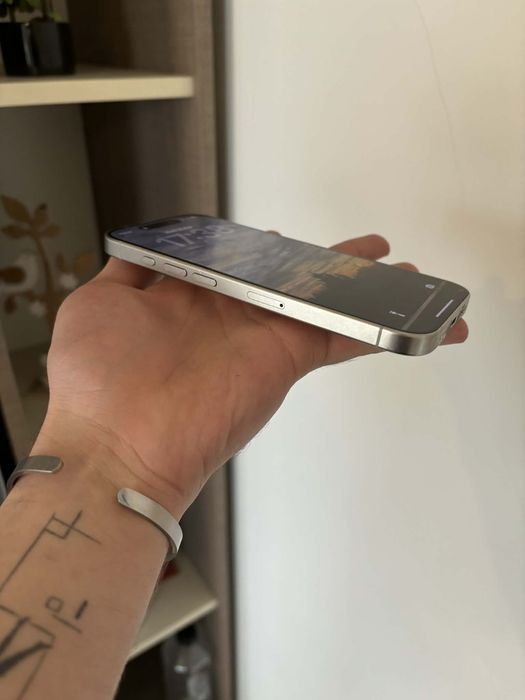 Iphone 15 Pro, 512 GB, spate fisurat
