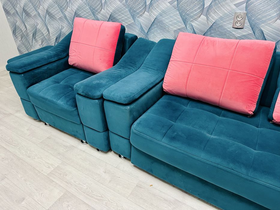 Диван красивый большой