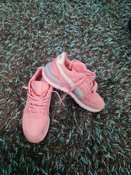 Adidași "Puma" purtați, o singura data.