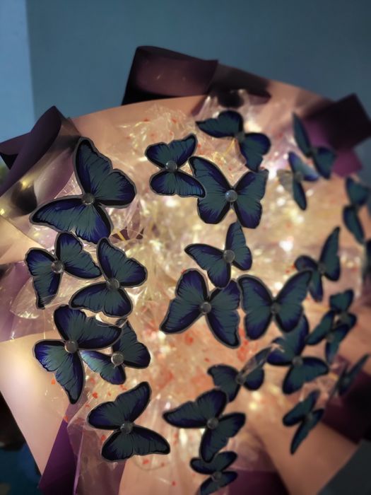 Букет из светящихся бабочек...