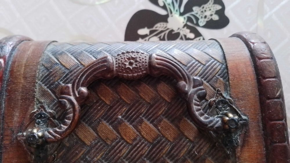 Ковчеже с метален обков