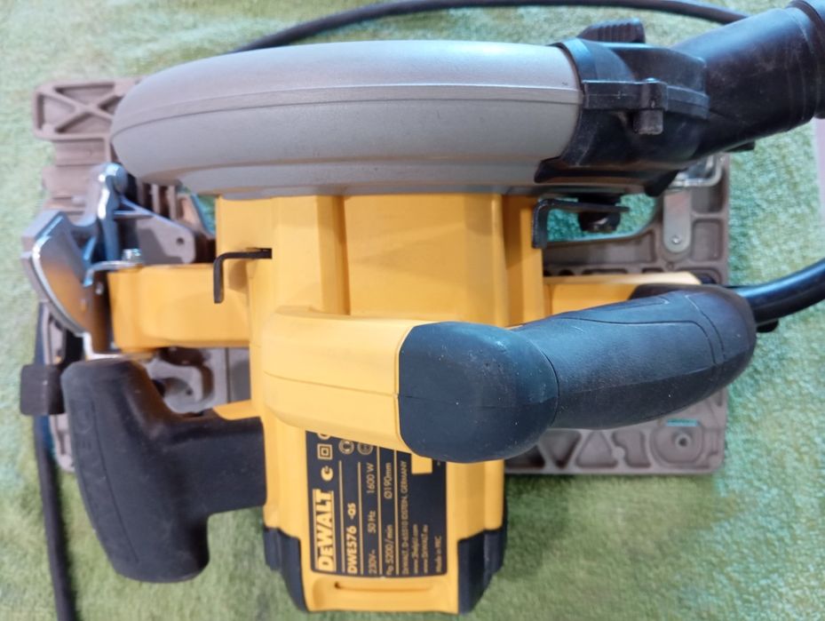 Продам дисковую пилу DeWalt 576k-qs