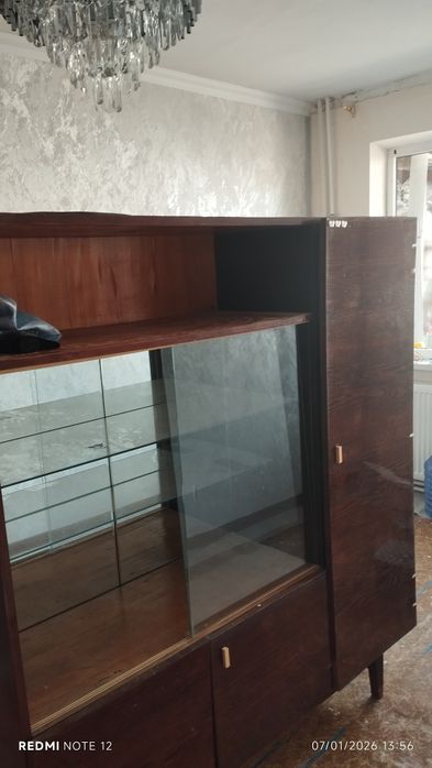 Narxi kelishiladi! Garnitur, Kitoblar, Uy jihozlari uchun shkaf sotila