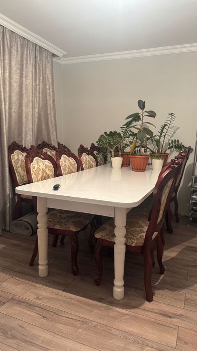 Продается стол со стульями