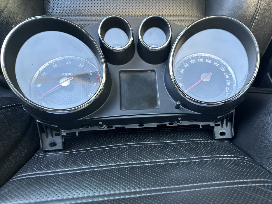 Арматурно табло Opel Insignia OPC