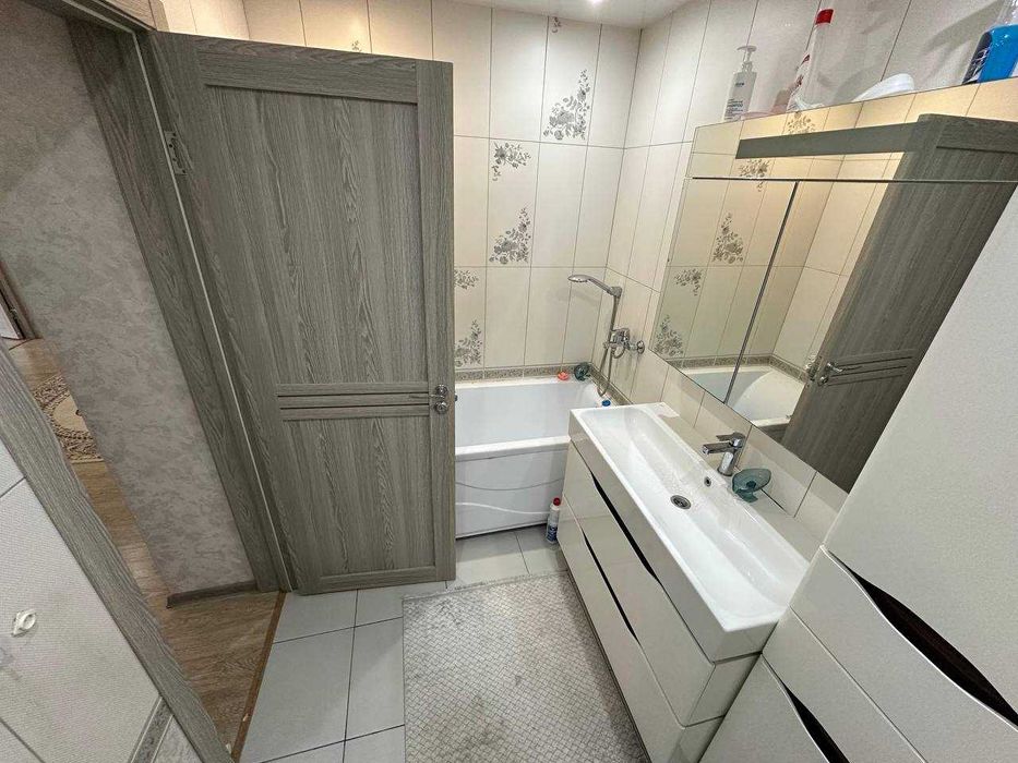 Продам 4-х комнатную картиру в районе бородинского магазина