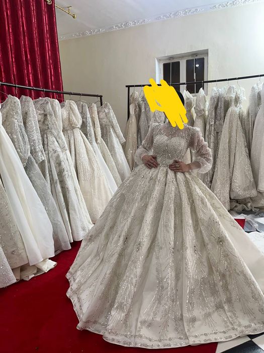 Kelinlar uchun oqshom libosi