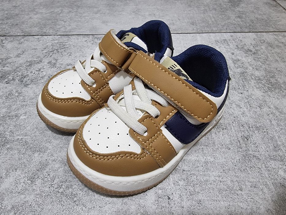 Детские кроссовки