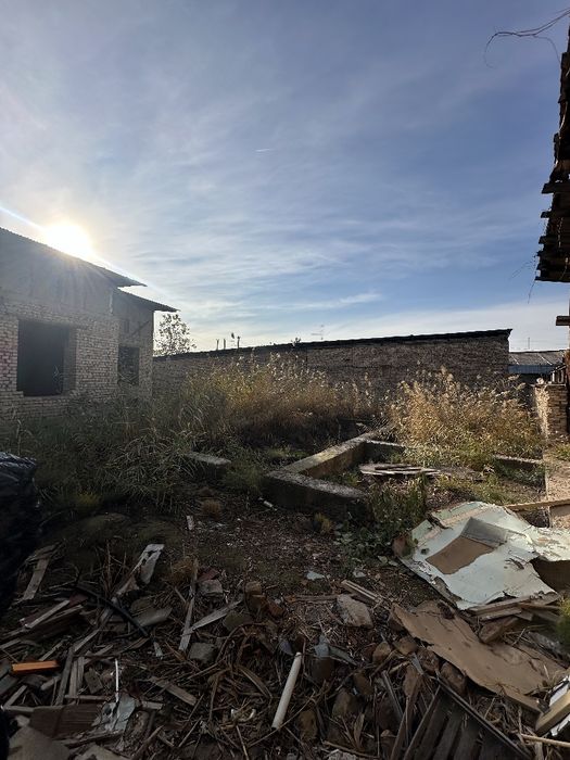 Nazarbek uchastka sotiladi 5 sotix 3 xona karobka