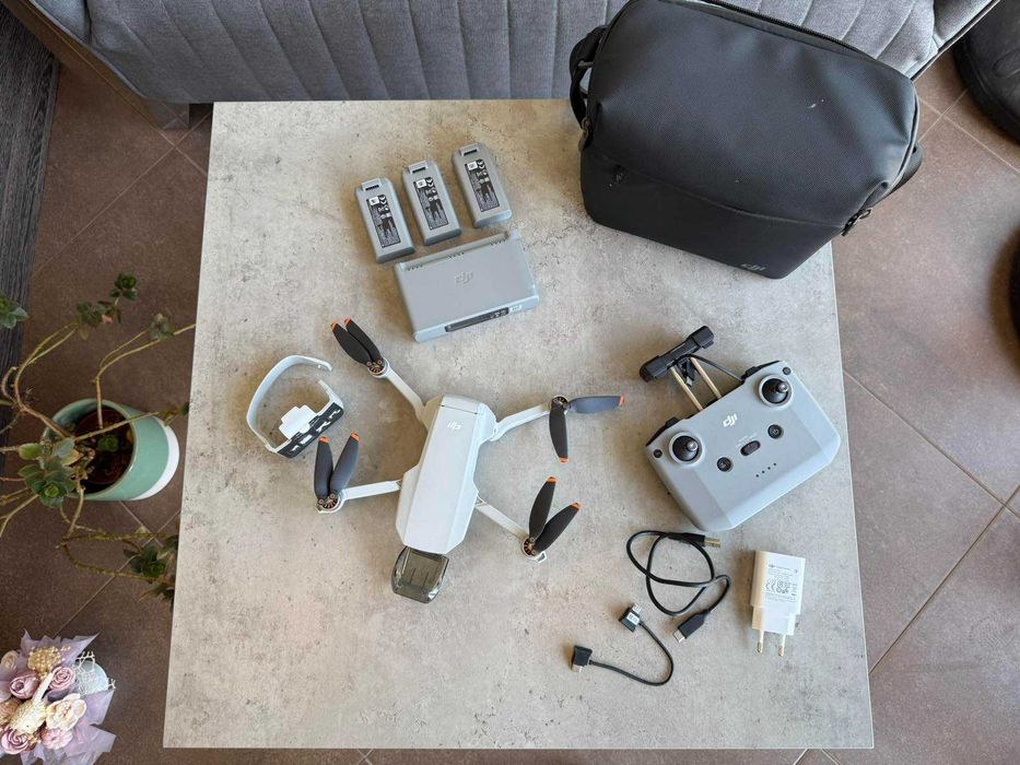 Дрон DJI Mini 2 Fly More Combo - Пълен комплект
