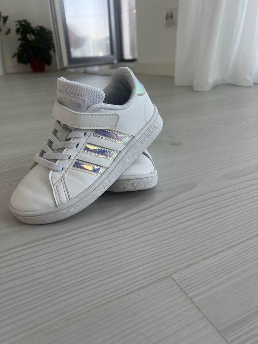 Vand adidasi Adidas, marimea 28, purtati de 5 ori