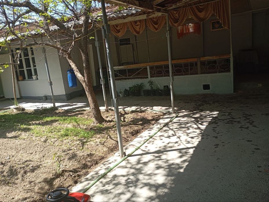 Срочно Троицкийда 2.5 сотикли ховли уй сотилади.