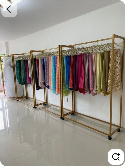 Стеллажлар сотилоди