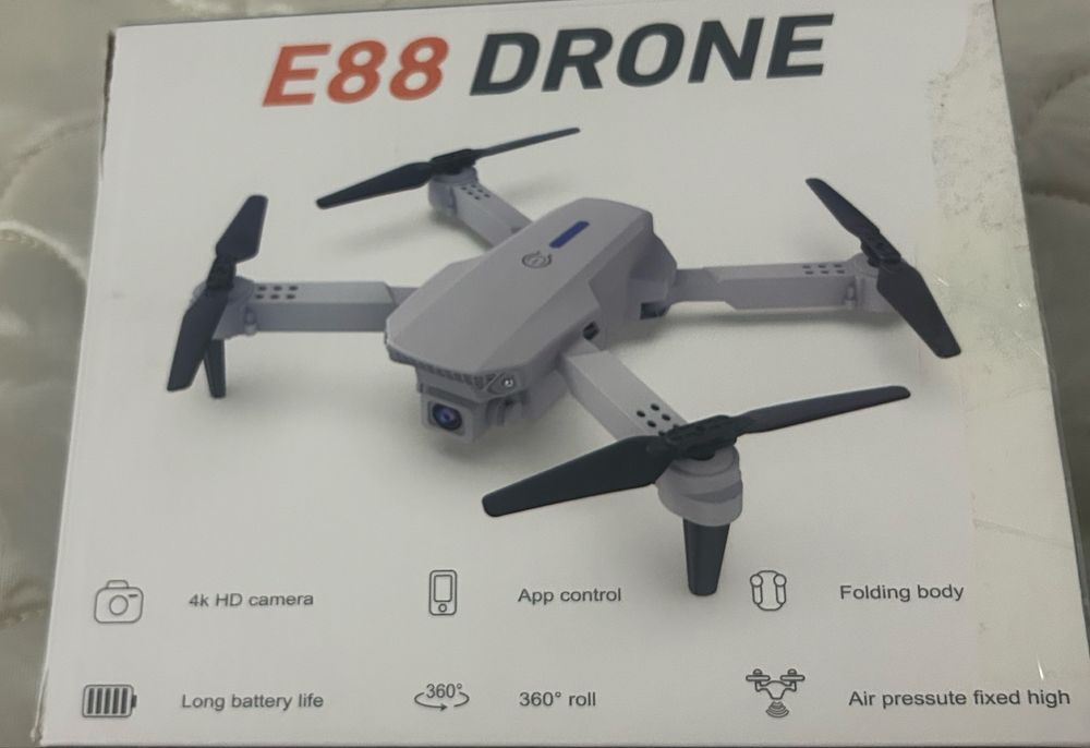 дрон с пультом управление