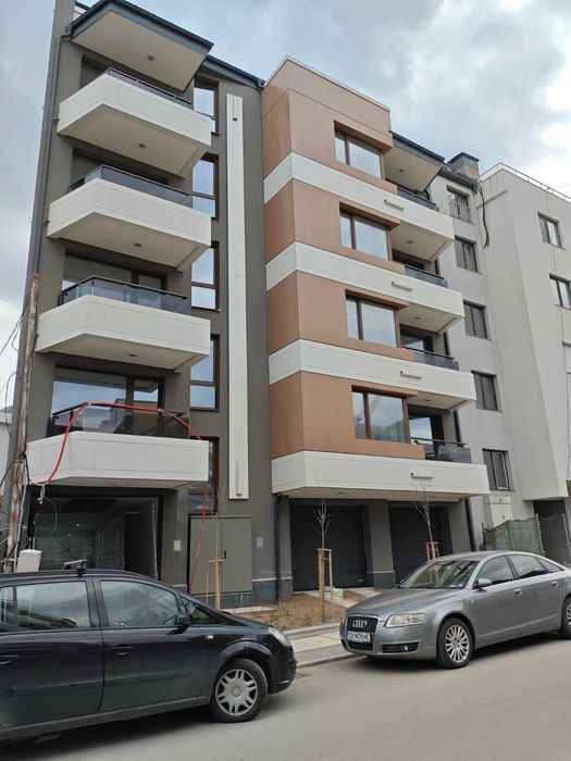 Дава се под наем Гараж / Паркомясто в София, Кръстова вада - 14 кв.м за 102 € - Снимка #1