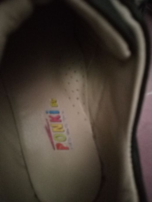 Два вида спортни обувки номер 36