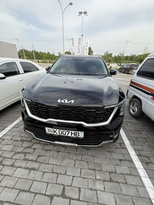 Продаётся KIA Sorento 2024г 2,5 7 местный цвет черный