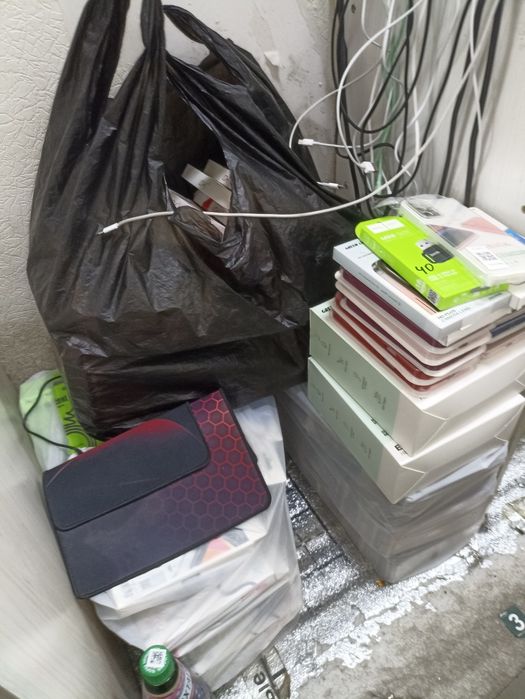 Tayyor biznes telefo'n aksessuarlari sotiladi, naushnik, zaryad chexol