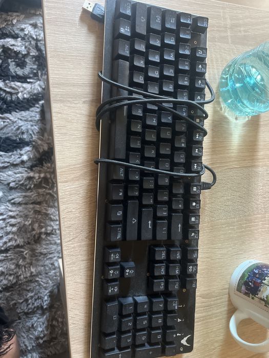 Tastatura mecanica blue switch cu fir vand