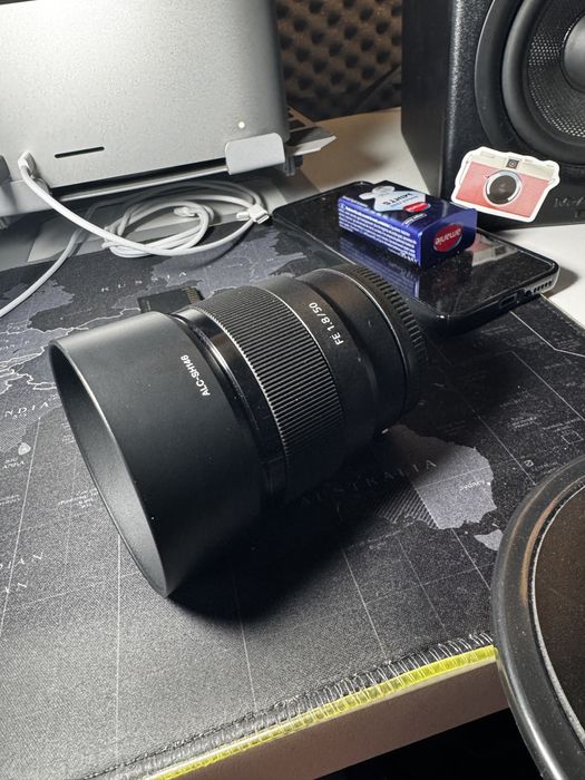 Vând sony 50 f1.8 Impecabil cu filtru ND + filtre pentru efect cu pouch.