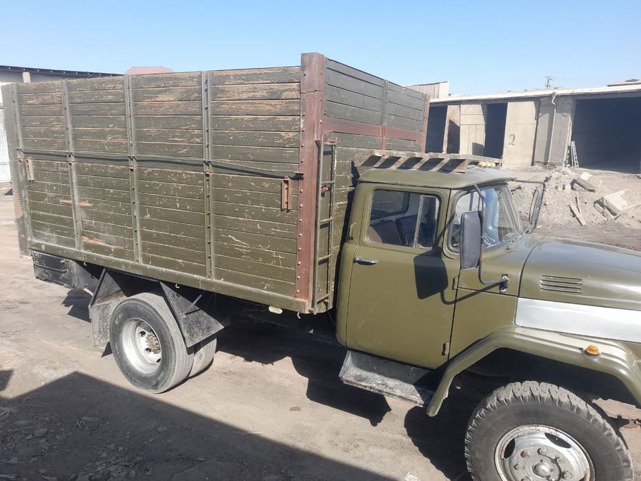 Зил 131 сотилади