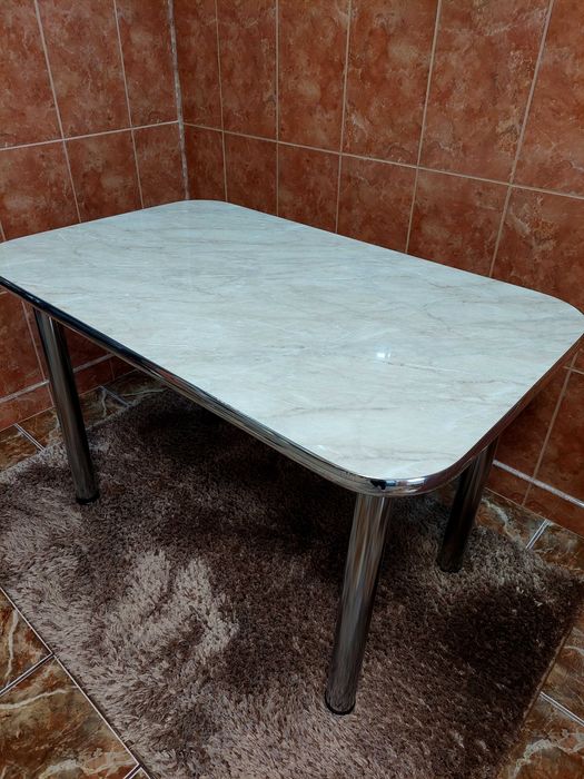 Vând masă de bucătărie