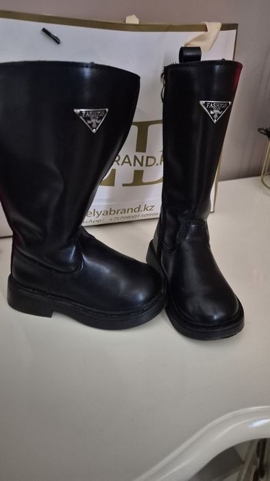 Детские модные сапоги