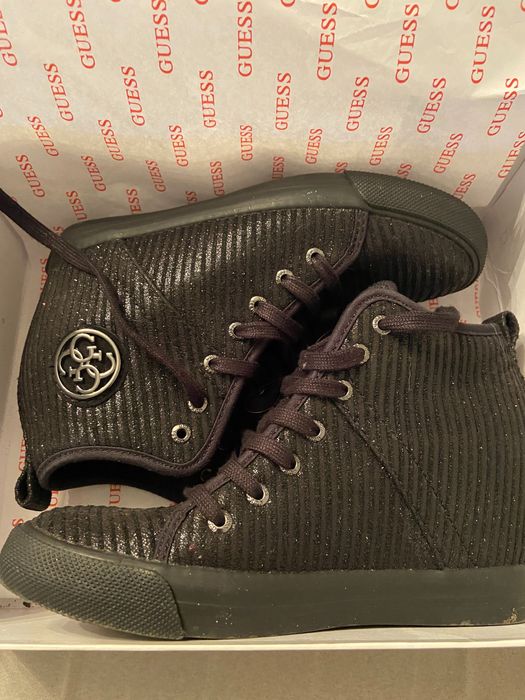 обувки Guess на скрита платформа