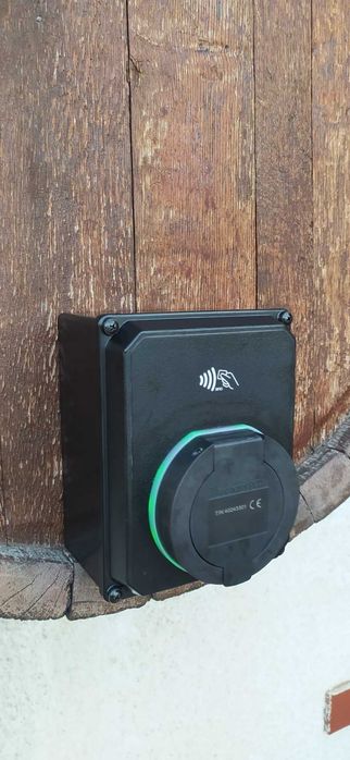 Зарядна станция модел EVS 3,6 - 22 KW с контакт тип 2