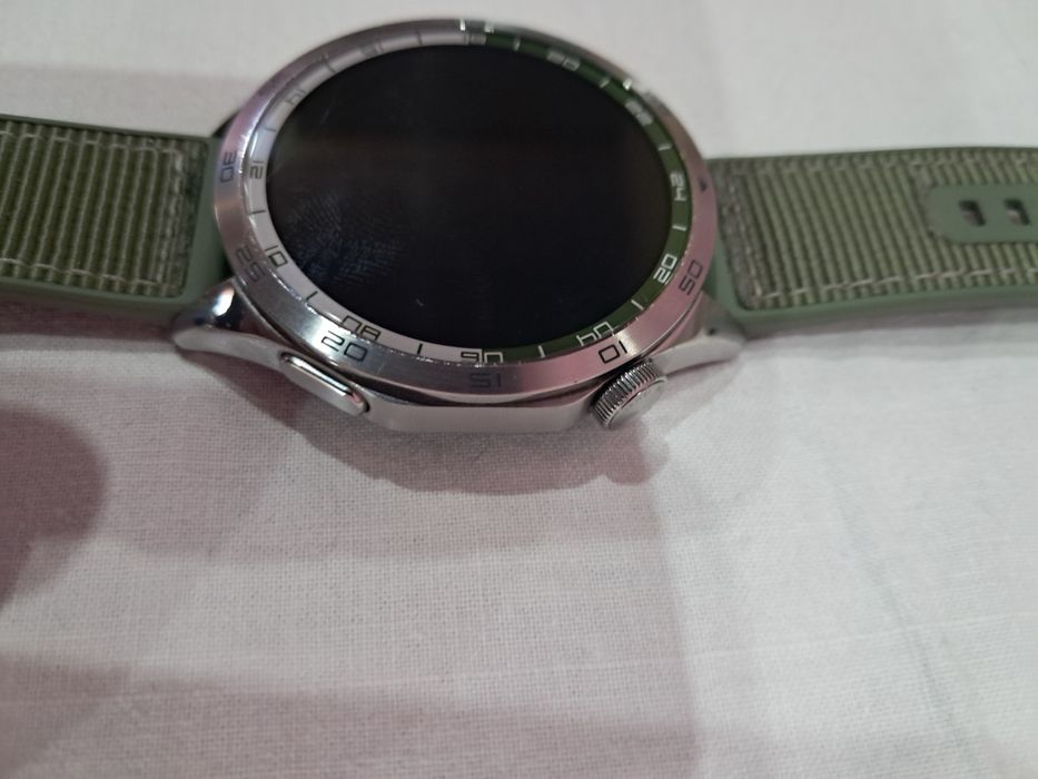 Продавам смарт часовник HUAWEI  GT4