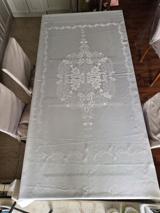 Кухненска маса от масив с 6 стола – разтегаема, стабилна