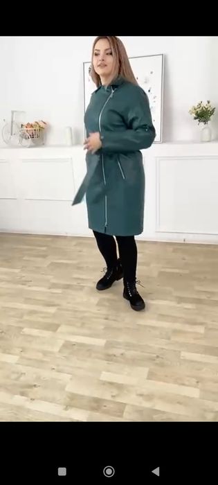 Продаю зеленую кожаную куртку очень теплая