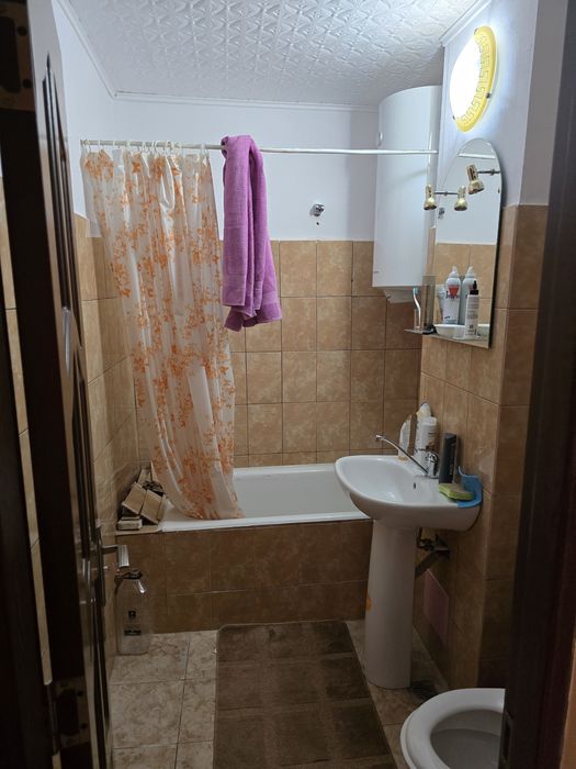 Vand apartament  cu 2 camere
